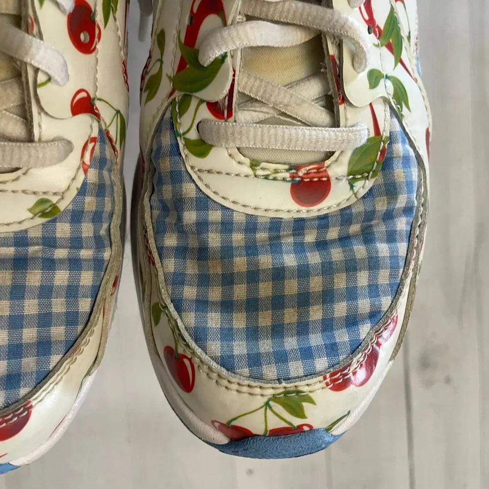 Nike Air girls cherry sneakers‎ size 4